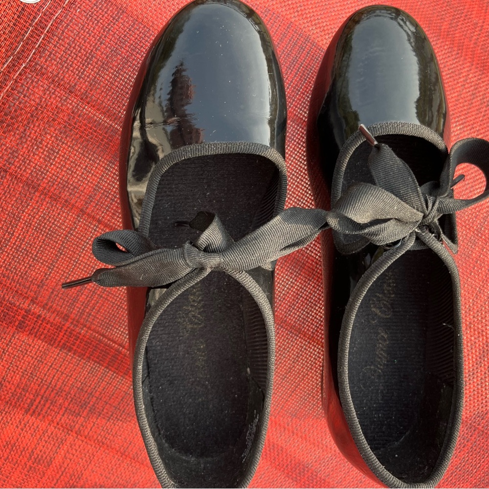 Dance Class girls tap shoes size 4